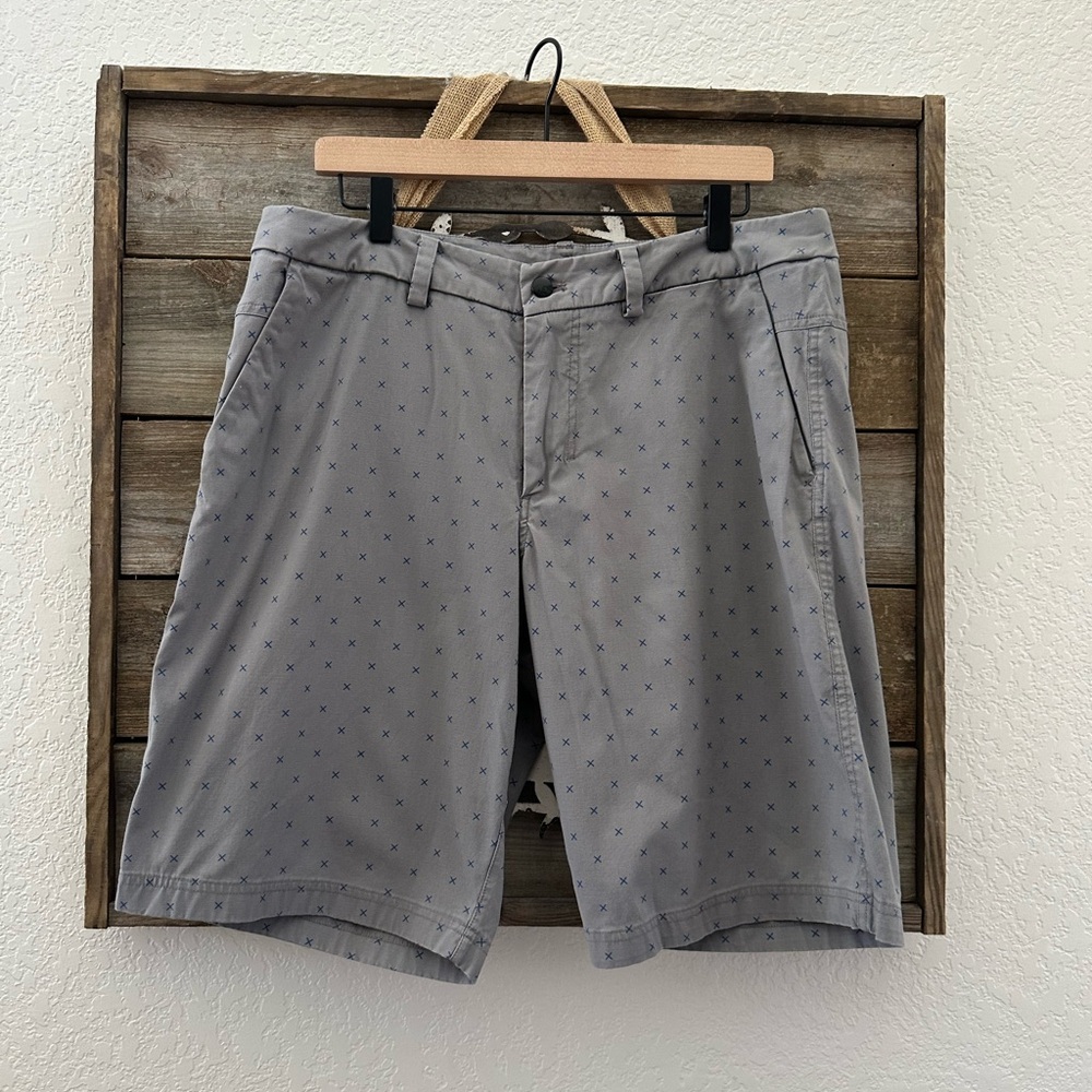 LULULEMON ATHLETICA COMMISSION SHORTS MENS SZ 36 GRAY 11" INSEAM